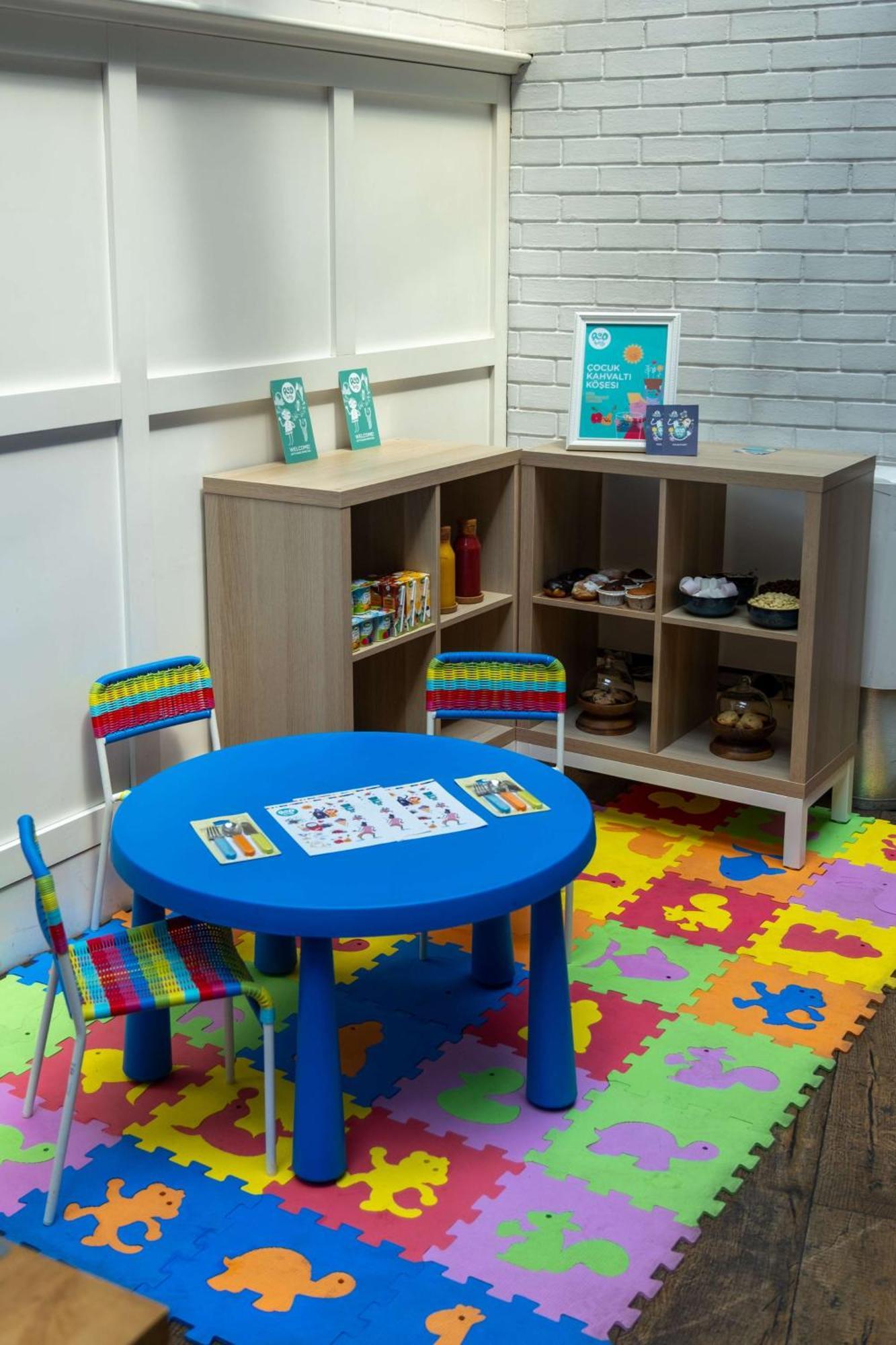 Radisson Blu Hotel Istanbul Pera Exteriér fotografie Childcare centre